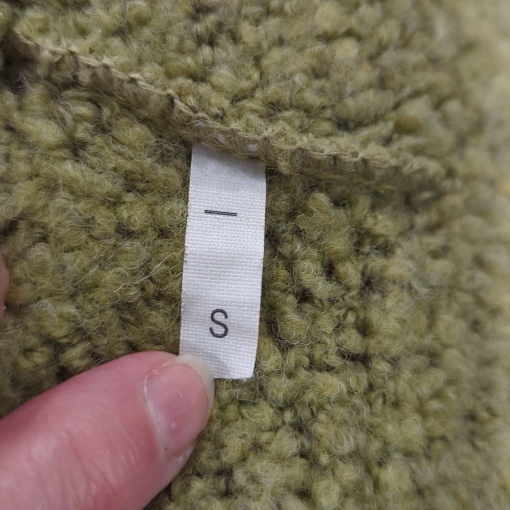 Green Sweater With Flower Accent - Picture 5 of 8